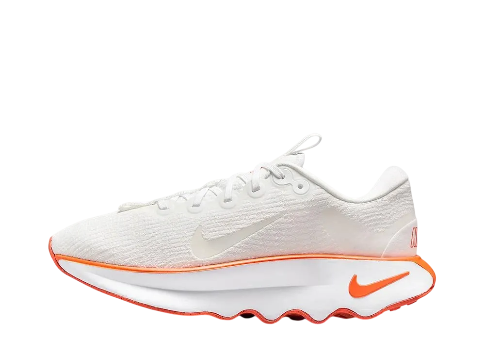 ナイキ ウィメンズ モティバ "ホワイト/サミットホワイト/ターフオレンジ/ホワイト"
