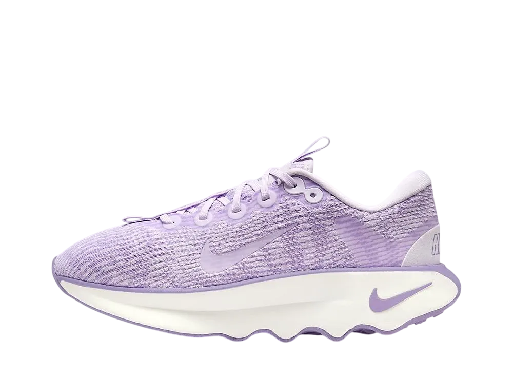 ナイキ ウィメンズ モティバ "ベアリーグレープ/ハイドランジア/ダスティーアメシスト/ベアリーグレープ"