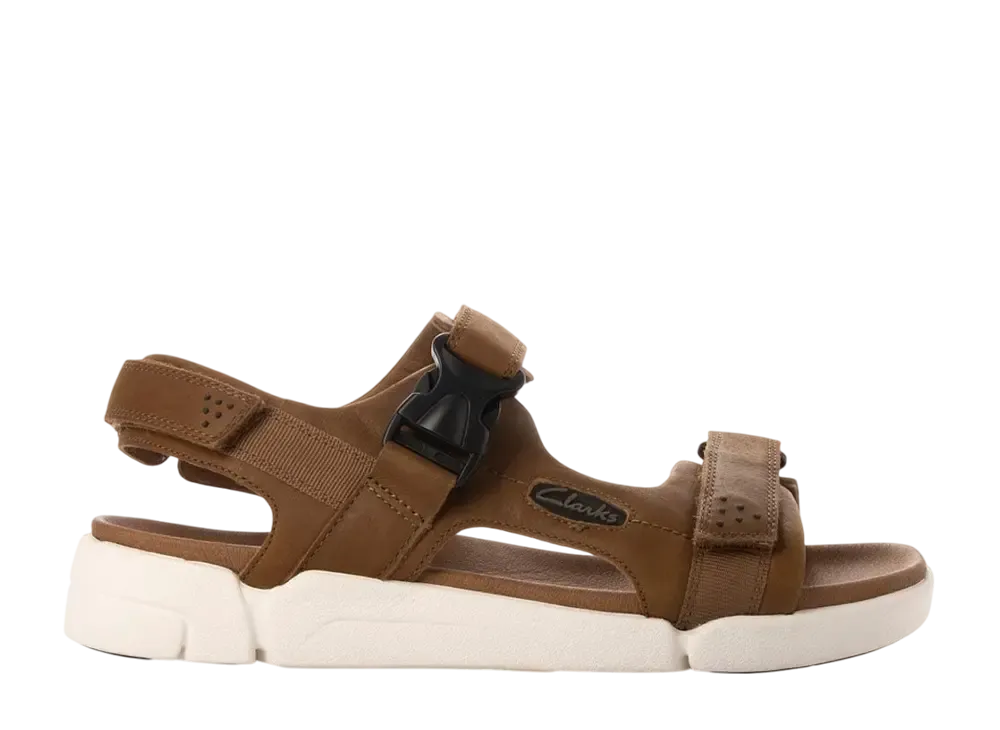 クラークス トライジェニック2 レイ "ダークサンドヌバック"