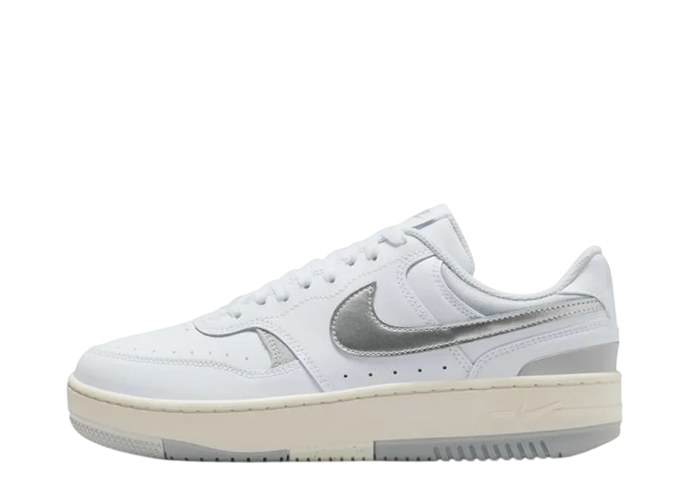 ナイキ ウィメンズ ガンマフォース "ホワイト/メタリックシルバー"