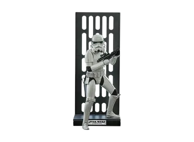 Hot Toys "Movie Masterpiece" -Star Wars- 1/6 Scale Fully Poseable Figure: Stormtrooper (with Death Star Environment)