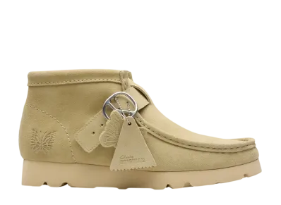 ニードルズ × クラークス ワラストラップ ブーツ "メープルスウェード"