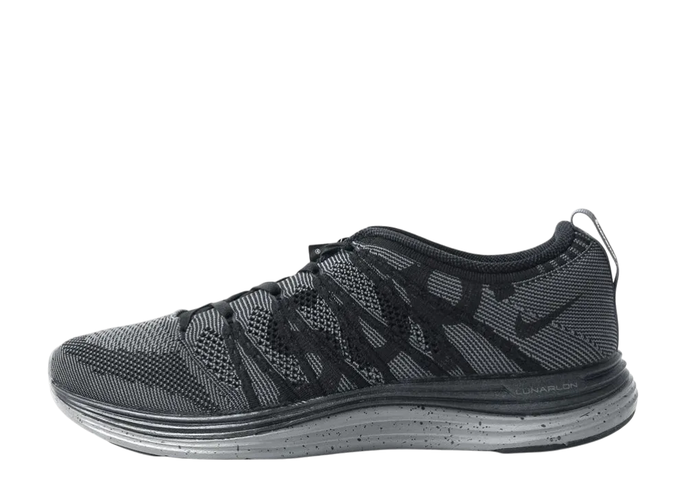 ナイキ ナイキ フライニットルナ1+ シュプリーム "ブラック"