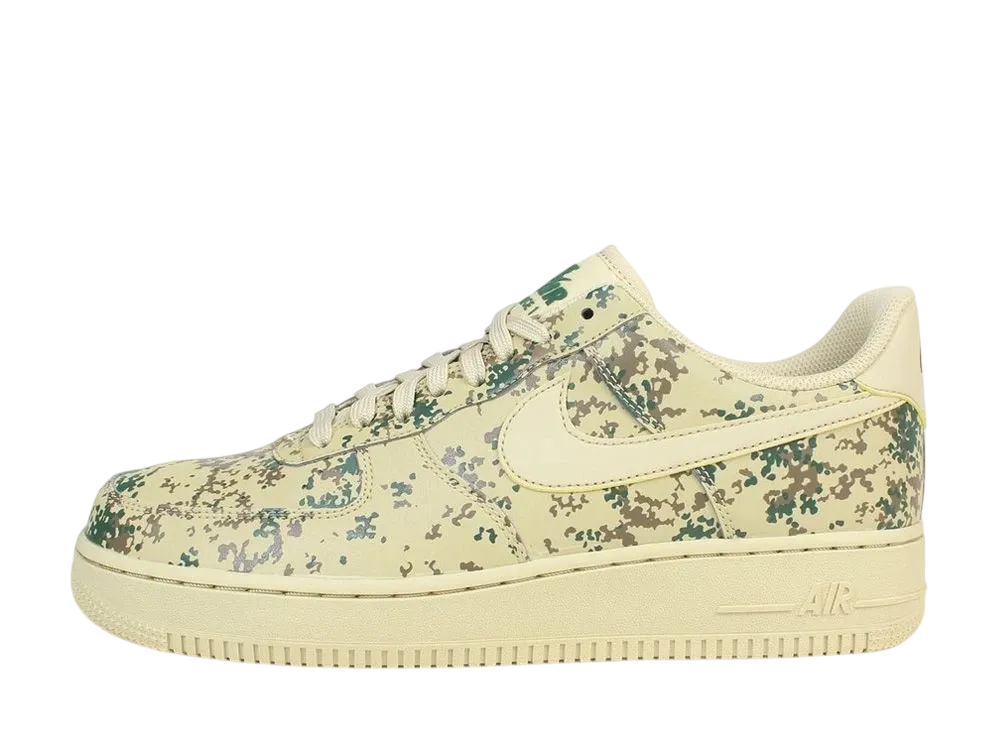 ナイキ エアフォース1 ロー "デザートカモ/チームゴールド"