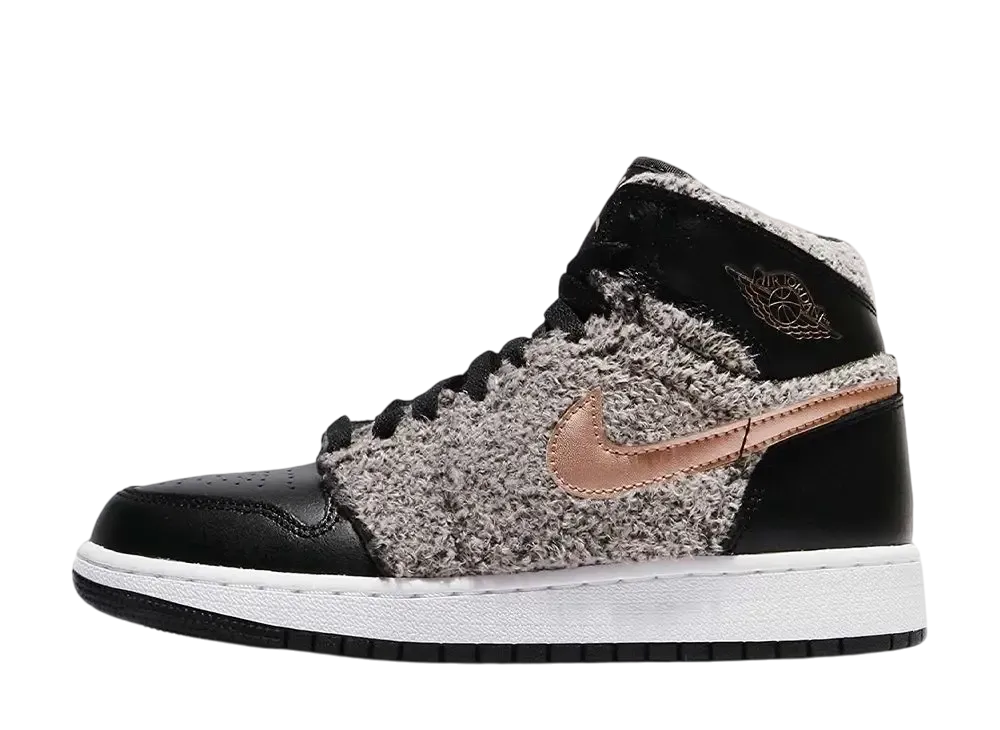 ナイキ エアジョーダン1 ハイ "フリース ブラック メタリック レッド ブロンズ (GS)"