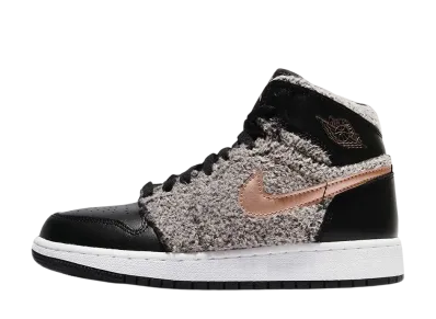 ナイキ エアジョーダン1 ハイ "フリース ブラック メタリック レッド ブロンズ (GS)"