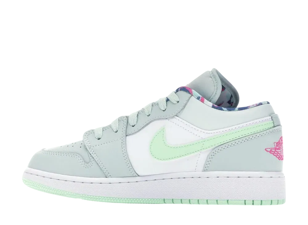 ナイキ エアジョーダン1 ロー "ベアリィ グレー フロステッド スプルース (GS)"