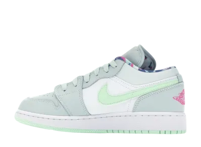 ナイキ エアジョーダン1 ロー "ベアリィ グレー フロステッド スプルース (GS)"
