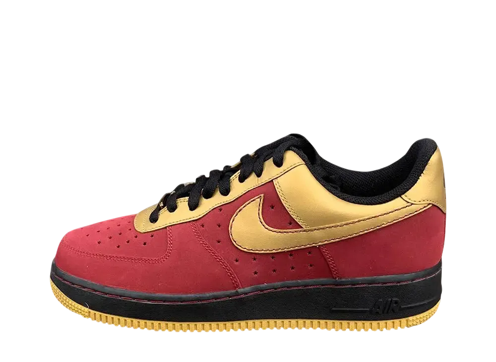 ナイキ ウィメンズ エアフォース1 07 LV8  "チーム レッド メタリック ゴールド"