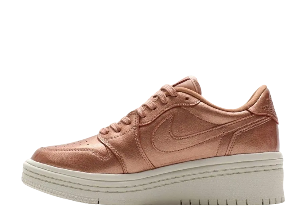 ナイキ ウィメンズ エアジョーダン1 ロー "リフテッド メタリック レッド ブロンズ"