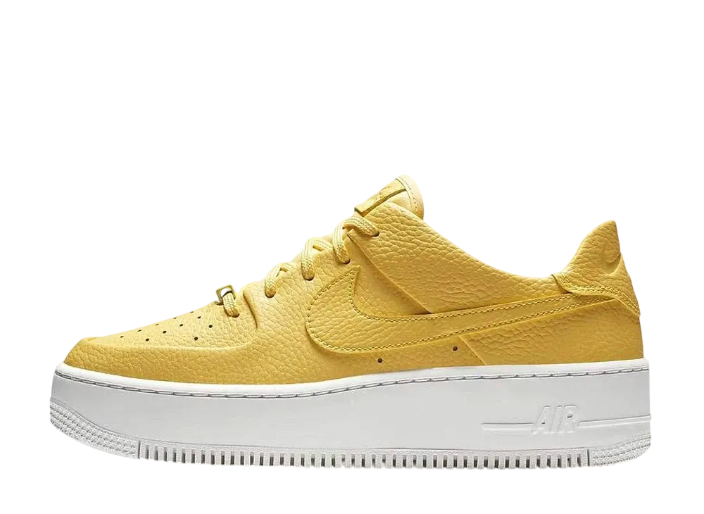 ナイキ ウィメンズ エアフォース1 セージ ロー "トパーズ ゴールド"