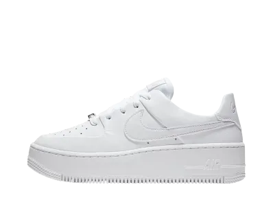ナイキ ウィメンズ エアフォース1 セージ ロー "トリプル ホワイト"