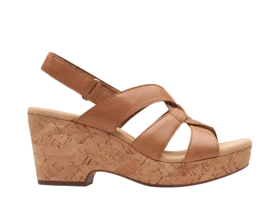 Clarks Women's Giselle Beach "Tan Leather"