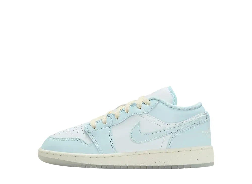 ナイキ GS エアジョーダン1 ロー SE "グレイシャーブルー/サミットホワイト/グアバアイス/シーグラス" (キッズ)