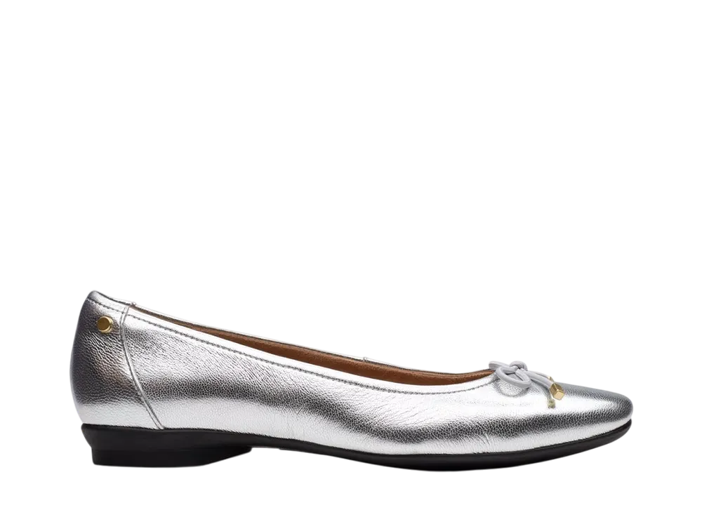 Clarks Women's Candra Light "Silver Metallic"