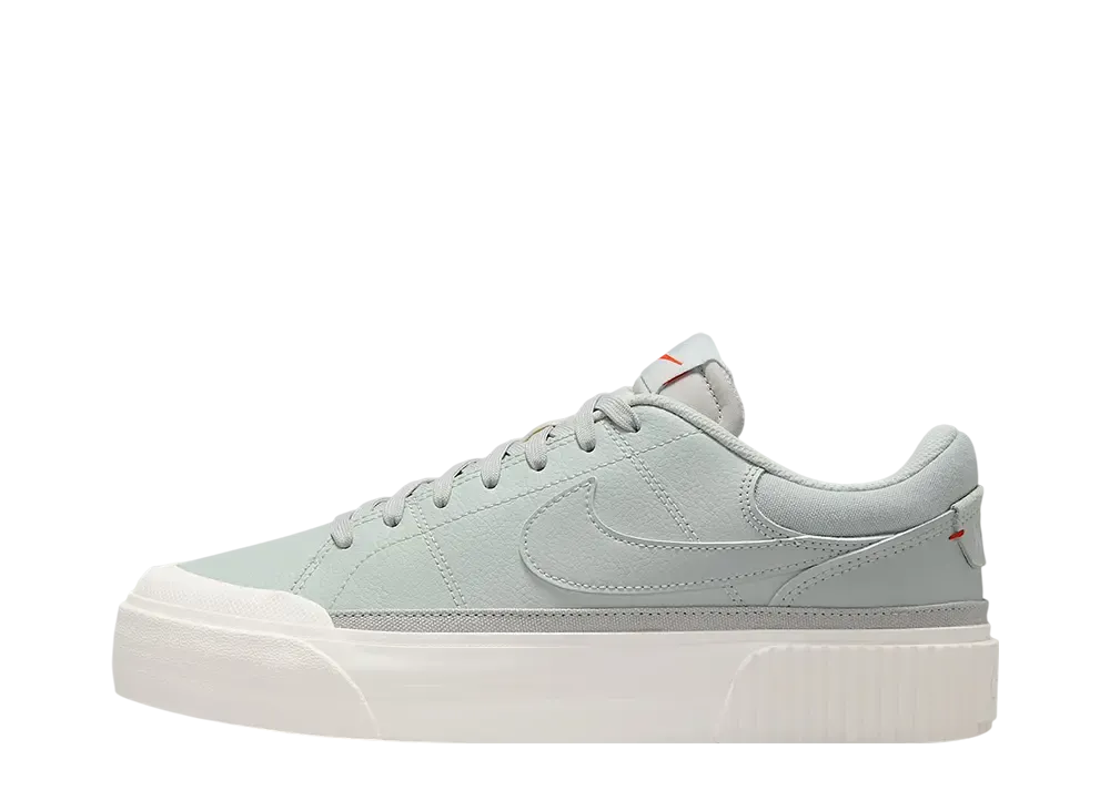 ナイキ ウィメンズ コートレガシー リフト "ライトシルバー/セイル/ピカンテレッド/フェザー"