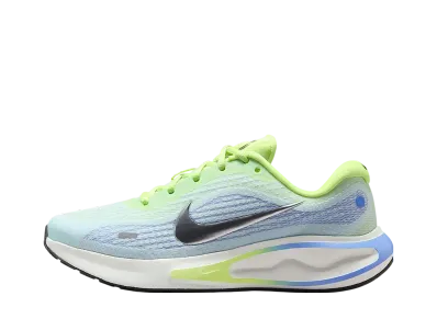 ナイキ ウィメンズ ジャーニーラン "ライトレモンツイスト/グレイシャーブルー/ロイヤルパルス/メタリックシルバー"