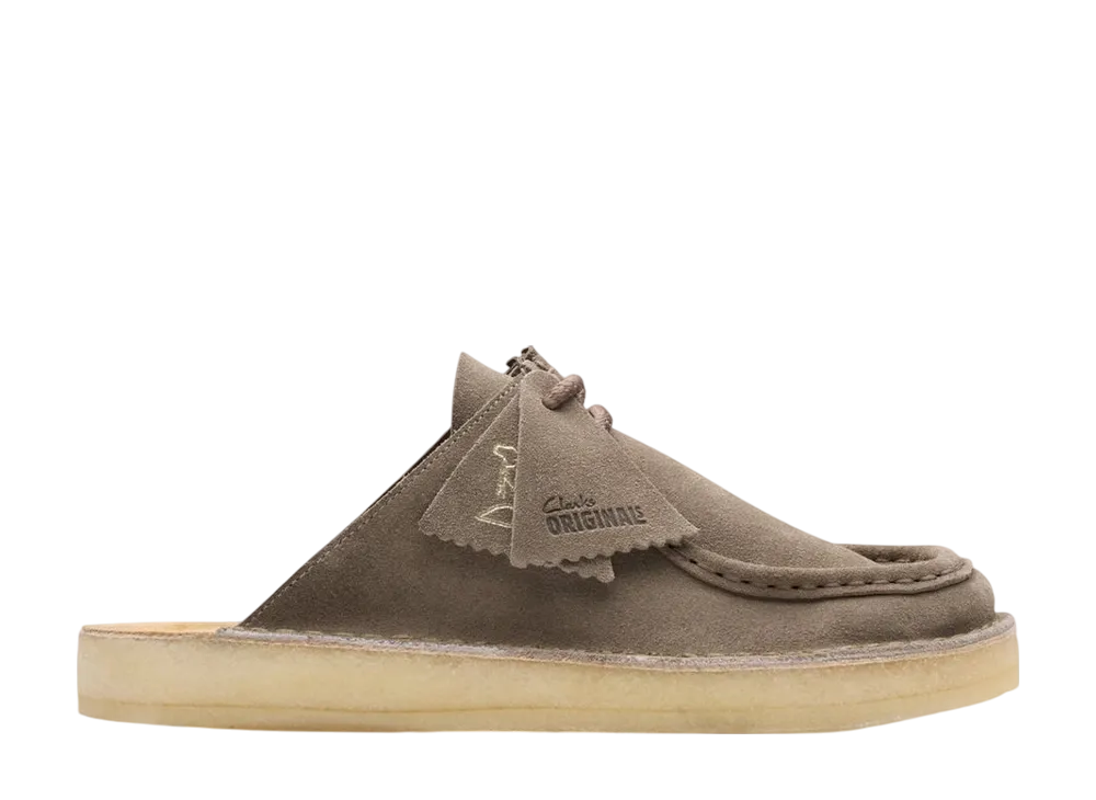 クラークス デザートノマドミュール "グレー/セージ"