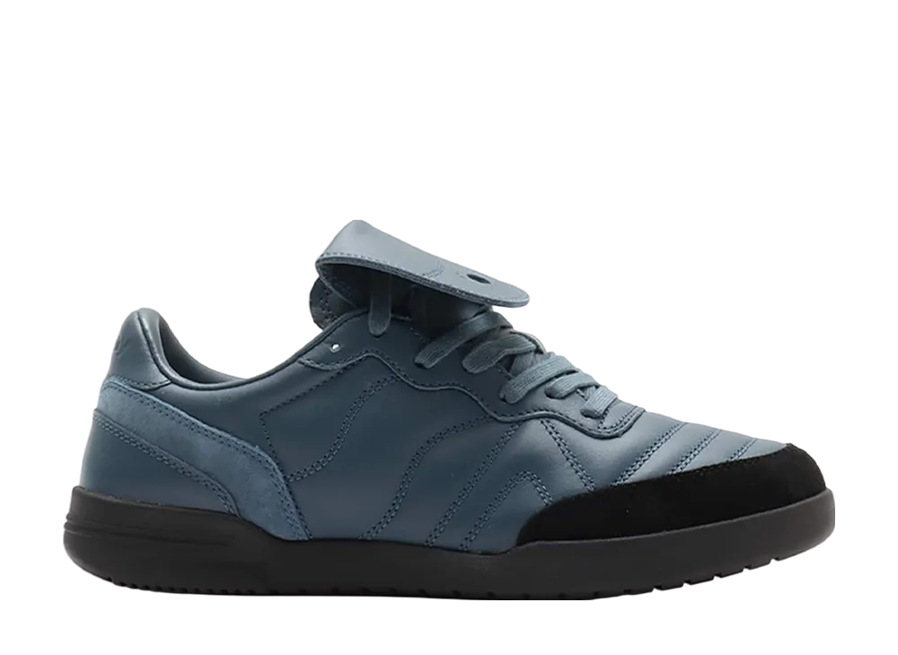 サッカニー 586I S "ネイビー/ブラック"