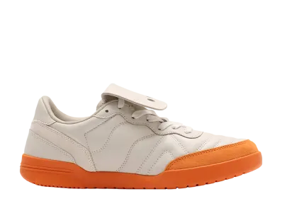 サッカニー 586I S "アイボリー/オレンジ"