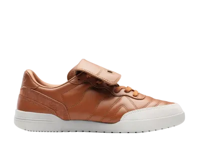 サッカニー 586I S "アドビ/アイボリー"