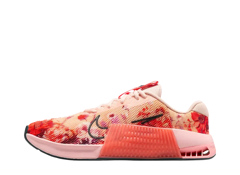 ナイキ ウィメンズ メトコン9 AMP "ウォッシュドコーラル/タイダイ"