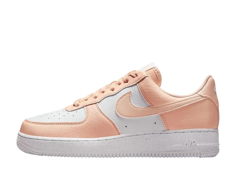 ナイキ ウィメンズ エアフォース1 '07 ネクストネイチャー "ホワイト/ホワイト/ウォッシュドコーラル"