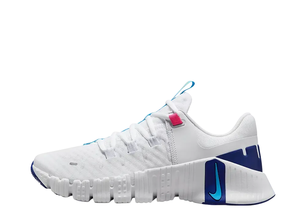 ナイキ ウィメンズ フリー メトコン5 "ホワイト/フィアスピンク/ディープロイヤルブルー/アクエリアスブルー"