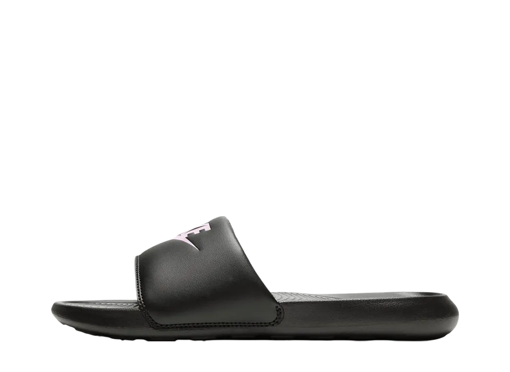 ナイキ ウィメンズ ビクトリーワン スライド "ブラック/ブラック/ライトアークティックピンク"