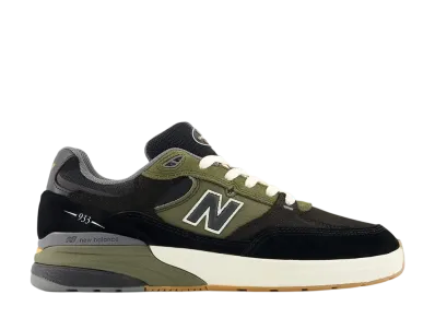 アンドリューレイノルズ × ニューバランス ヌメリック 933 "ブラック/オリーブ"