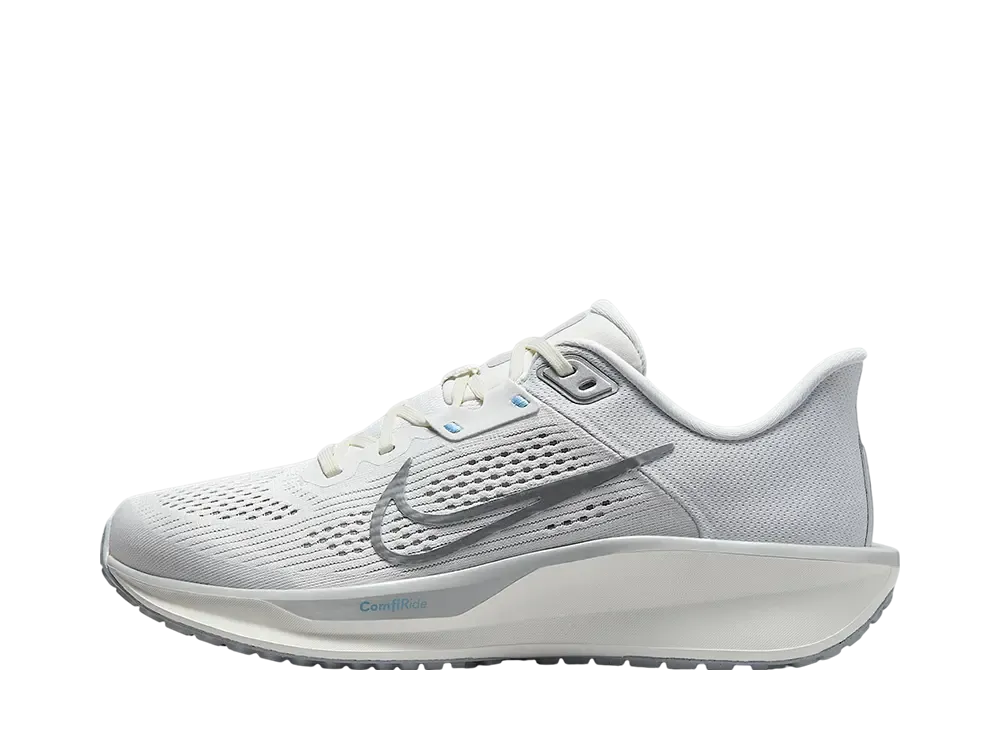 ナイキ ウィメンズ クエスト6 "フォトンダスト/サイキックブルー/サミットホワイト/ライトスモークグレー"