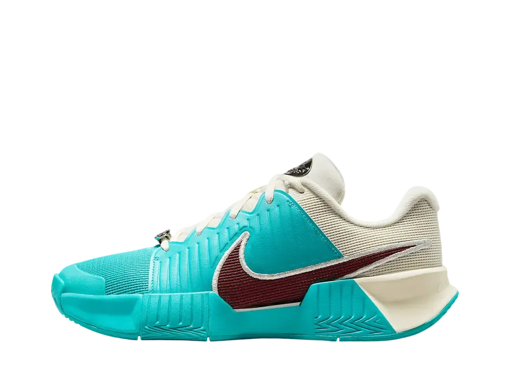 ナイキ ウィメンズ GPチャレンジ プロ PRM "ダスティーカクタス/ペールアイボリー/メタリックシルバー/ダークチームレッド"