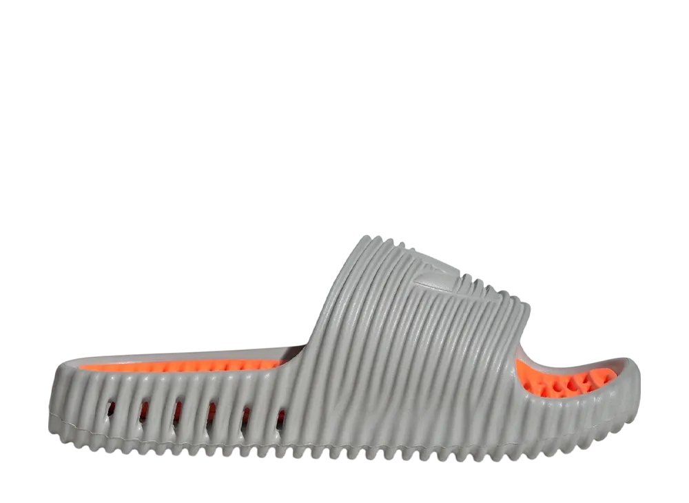 アディダスオリジナルス アディレッタ25 スライド "グレーツー/ソーラーオレンジ"