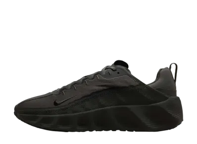 ヘイン ソ × ナイキ エイバ ローバー "ブラック"