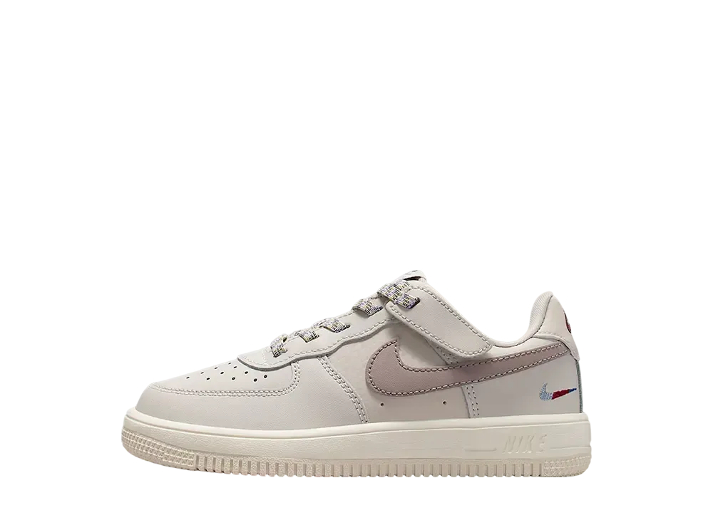 ナイキ PS フォース1 ロー LV8 イージーオン "ライトオールウッドブラウン/バーガンディクラッシュ/コメットブルー/モルト" (キッズ)