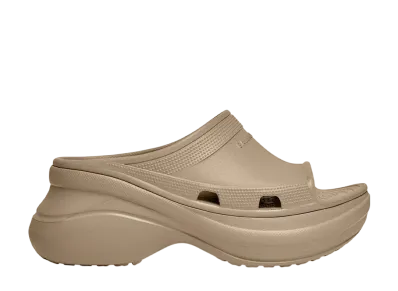 クロックス × バレンシアガ ウィメンズ プール スライドサンダル "ベージュ"