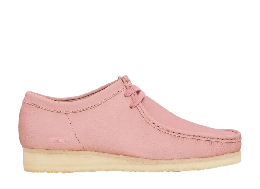 シュプリーム × クラークス リフレクティブ ワラビー "ピンク" (25SS Week17)