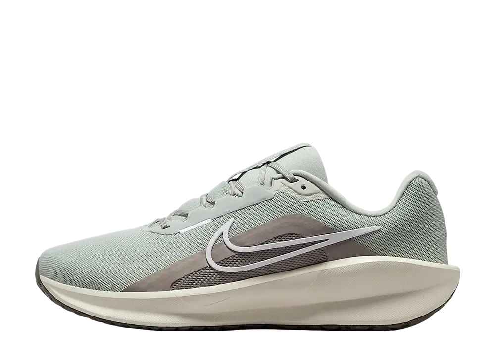 ナイキ ダウンシフター13 "ライトシルバー/カレッジグレー/セイル/ホワイト"