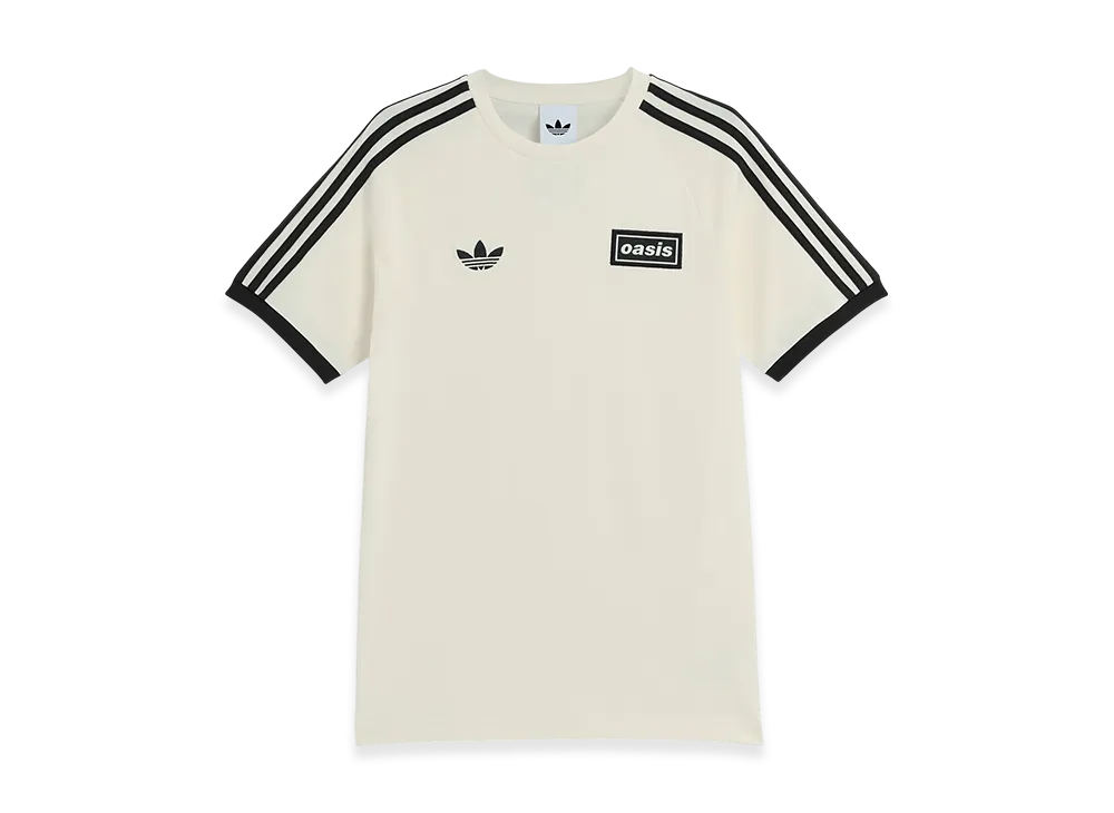 限定【ADIDAS X OASIS】３ストライプ Tシャツ ユニセックス Oasis - Tour 3 Stripes Tee (Better Scarlet). Oasis.