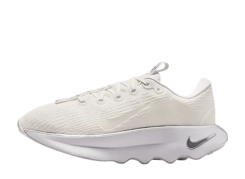 ナイキ ウィメンズ モティバ "サミットホワイト/ホワイト/メタリックシルバー/サミットホワイト"