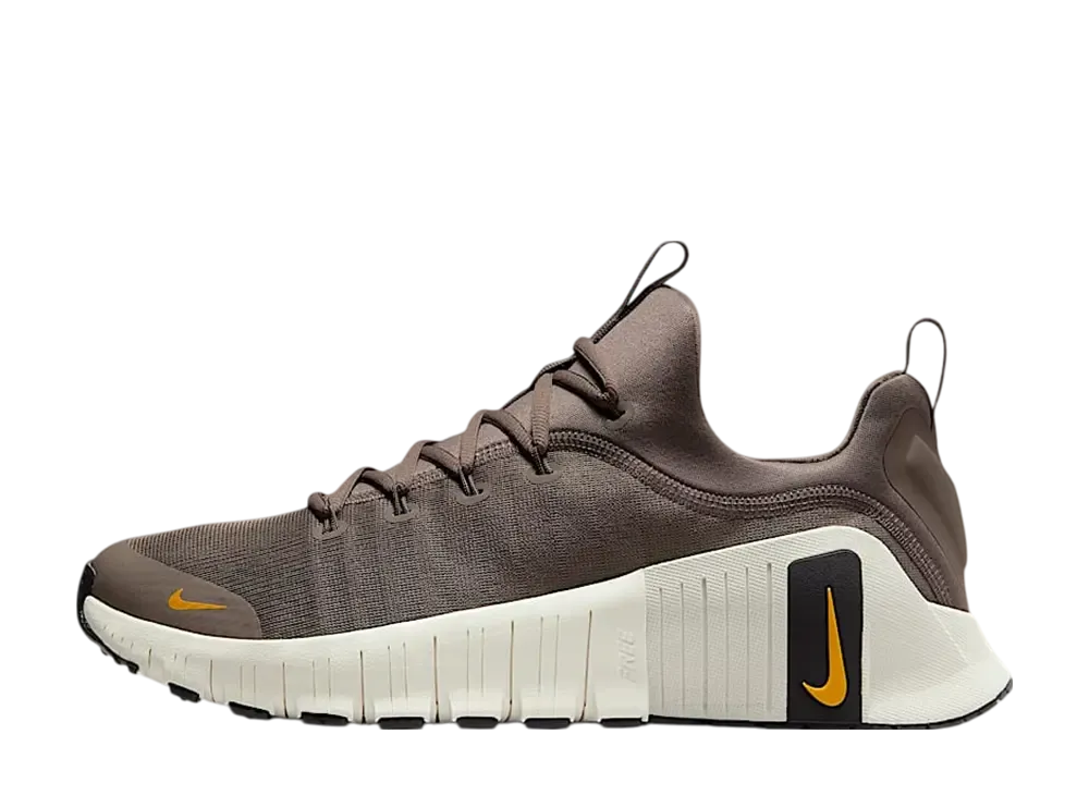 ナイキ フリー メトコン6 "ケイブストーン/ライトボーン/セイル/サンダイアル"