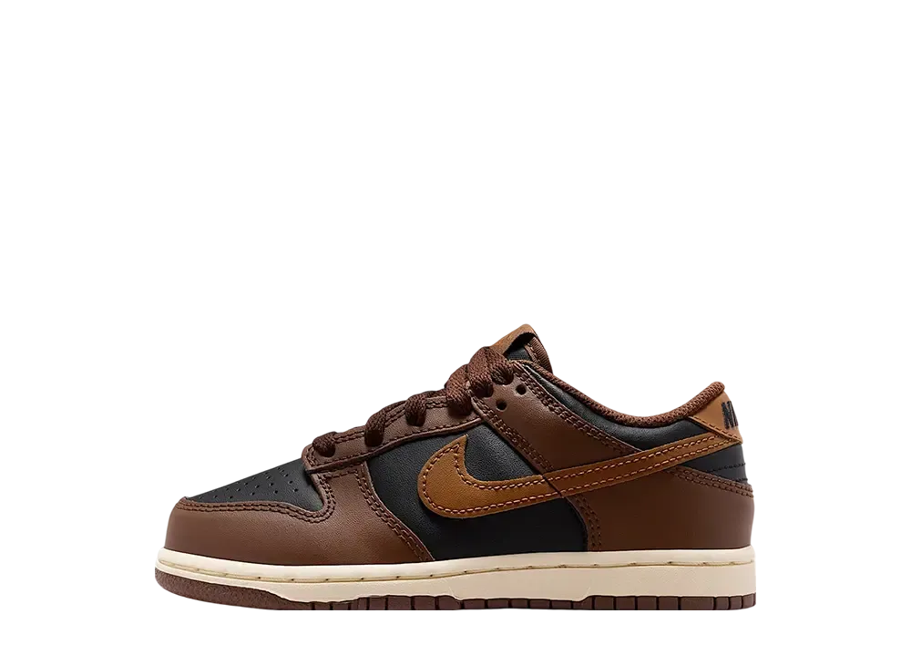 ナイキ PS ダンク ロー "ブラック/カカオワオ/ココナッツミルク/ブリティッシュタン" (キッズ)