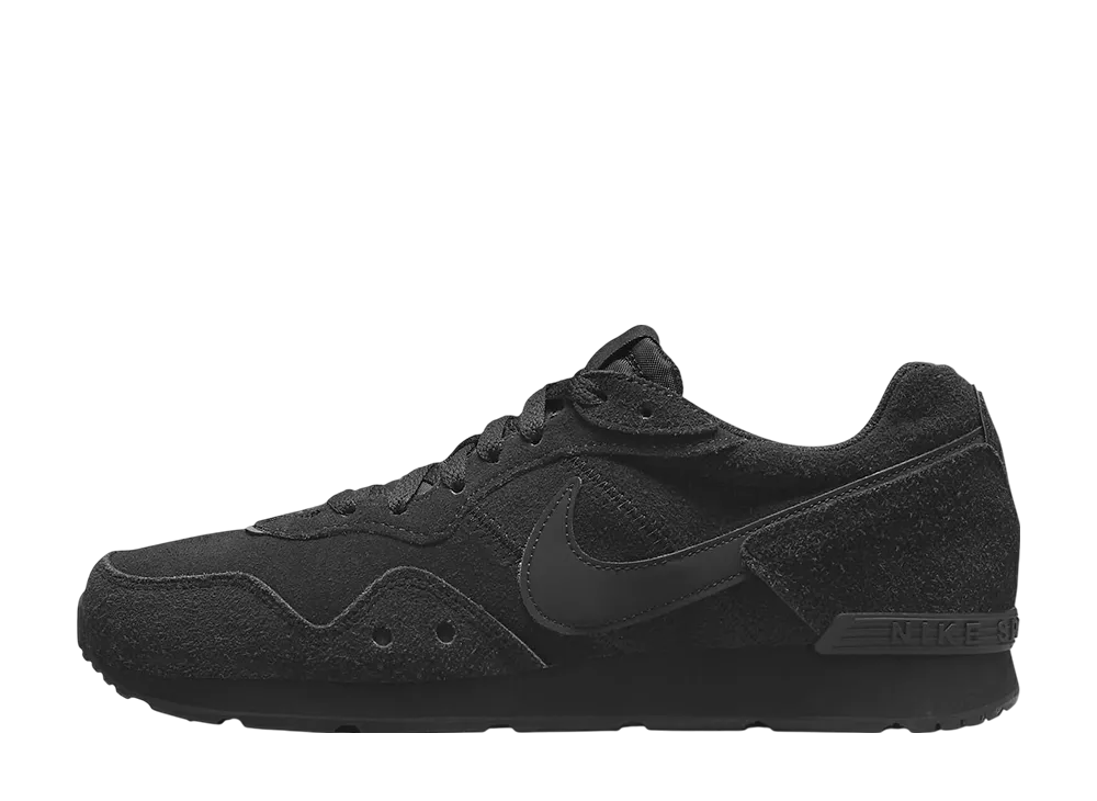 ナイキ ベンチャー ランナー スウェード "トリプルブラック"