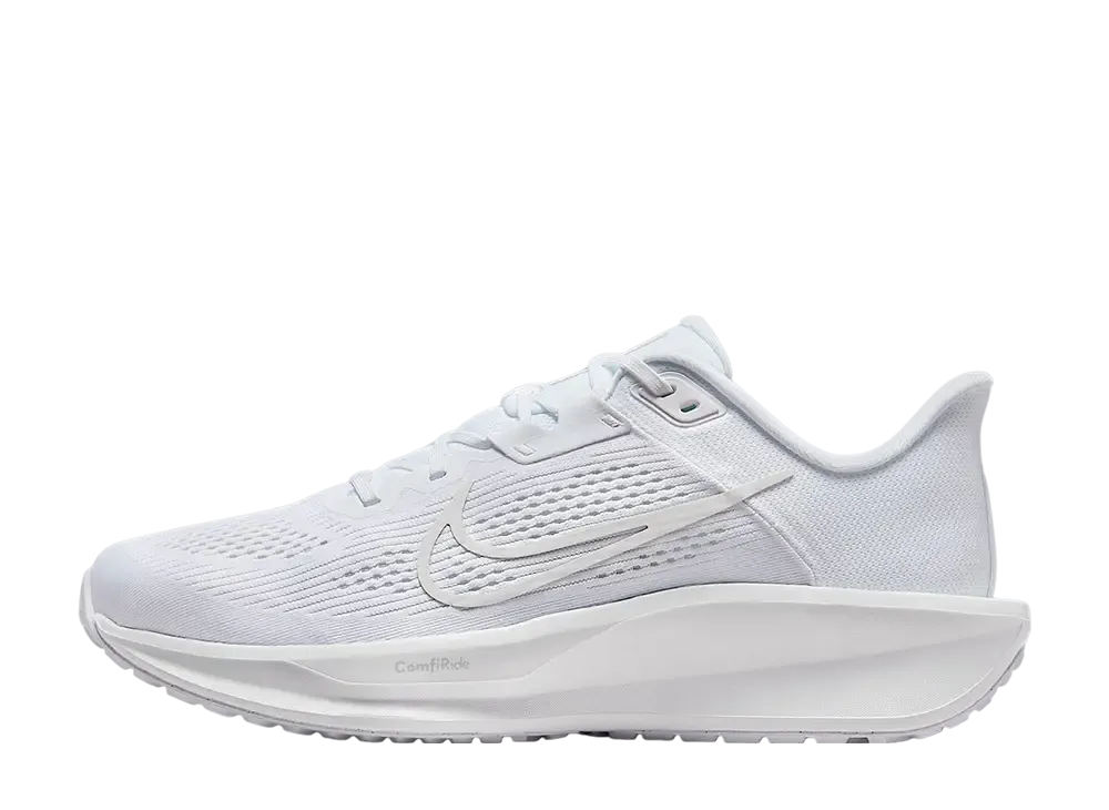 ナイキ クエスト6 "ホワイト/ホワイト/プラチナムティント"