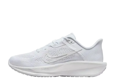 ナイキ クエスト6 "ホワイト/ホワイト/プラチナムティント"