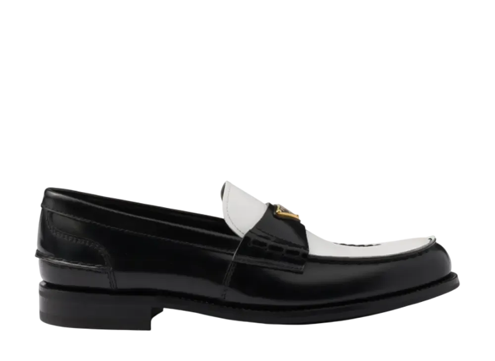 プラダ ツートーン ブラッシュドレザー ローファー "ブラック/ホワイト"