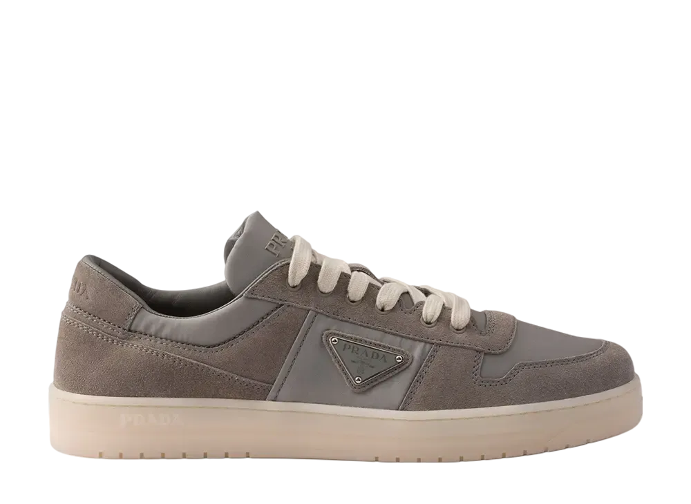 プラダ ダウンタウン Re-Nylon xスエード スニーカー "スティールグレー"