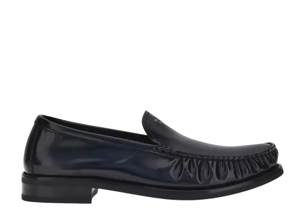 プラダ ブラッシュドレザー ローファー "ブラック"