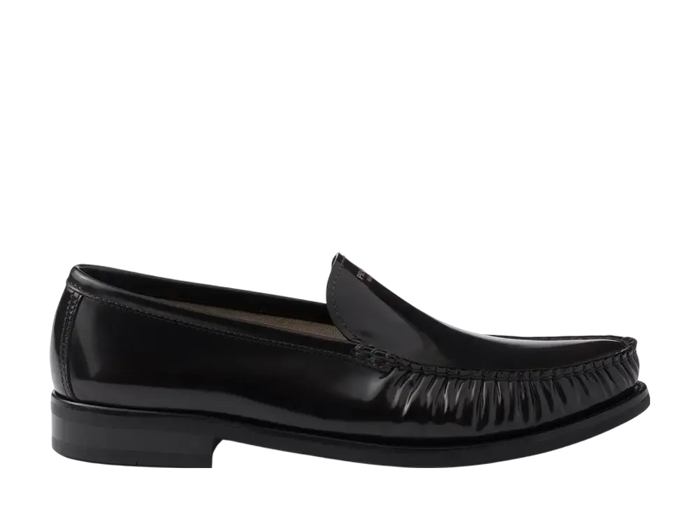 プラダ ブラッシュドレザー ローファー "ブラック"