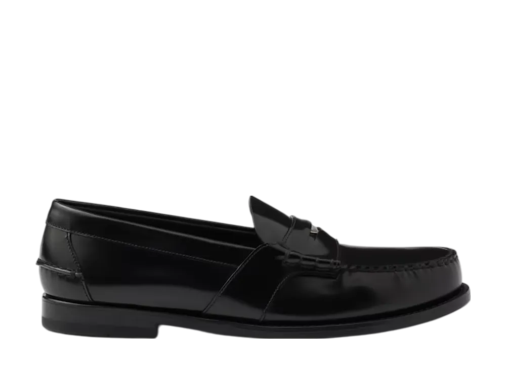 プラダ ブラッシュドレザー ローファー "ブラック"